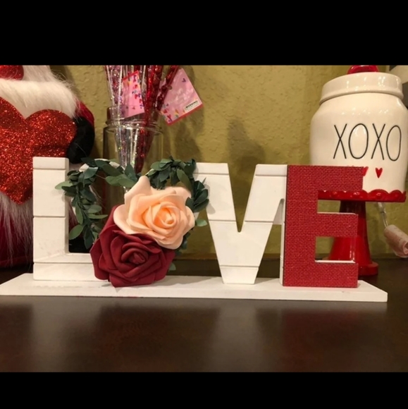 Valentine's Day Floral Rose LOVE Table Decor